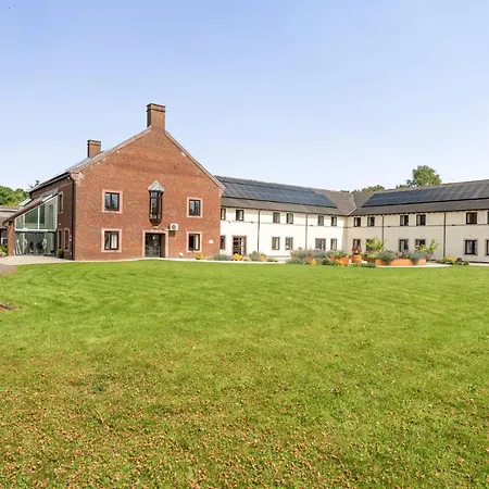 Jubilee First-floor King-size Bedroom Penrith